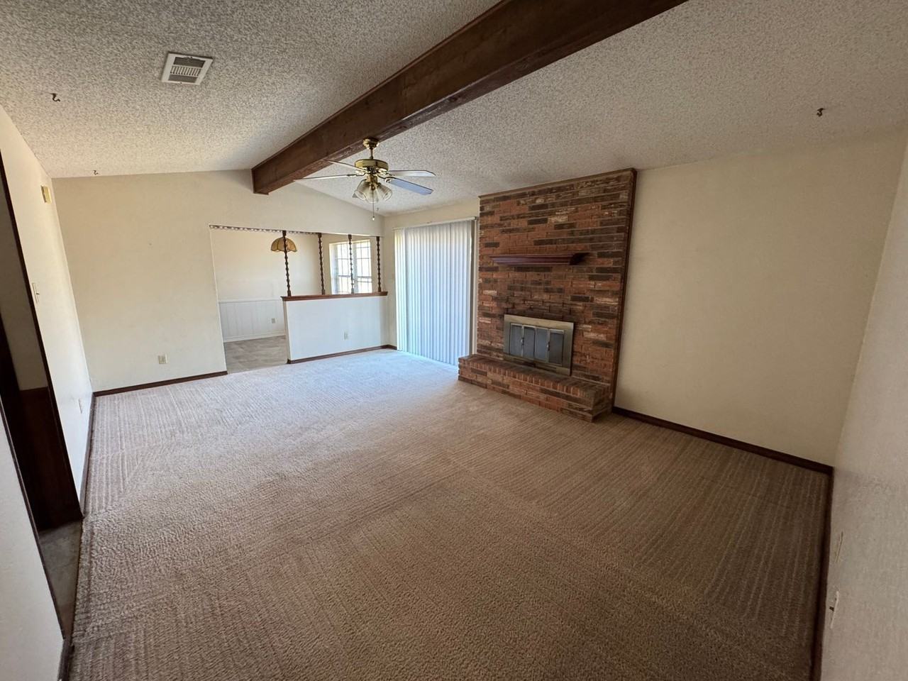 207 E Hogan Dr - Photo 4 of 32