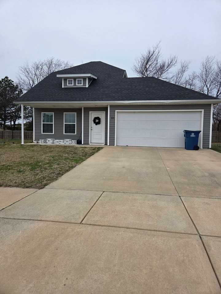 305 Fieldstone Cir Sw