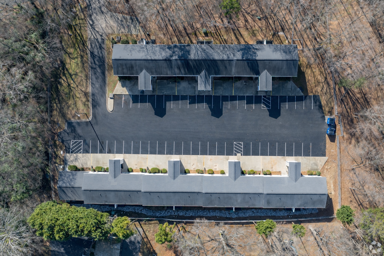 910 E Davis Ave Apt E - Photo 4 of 12