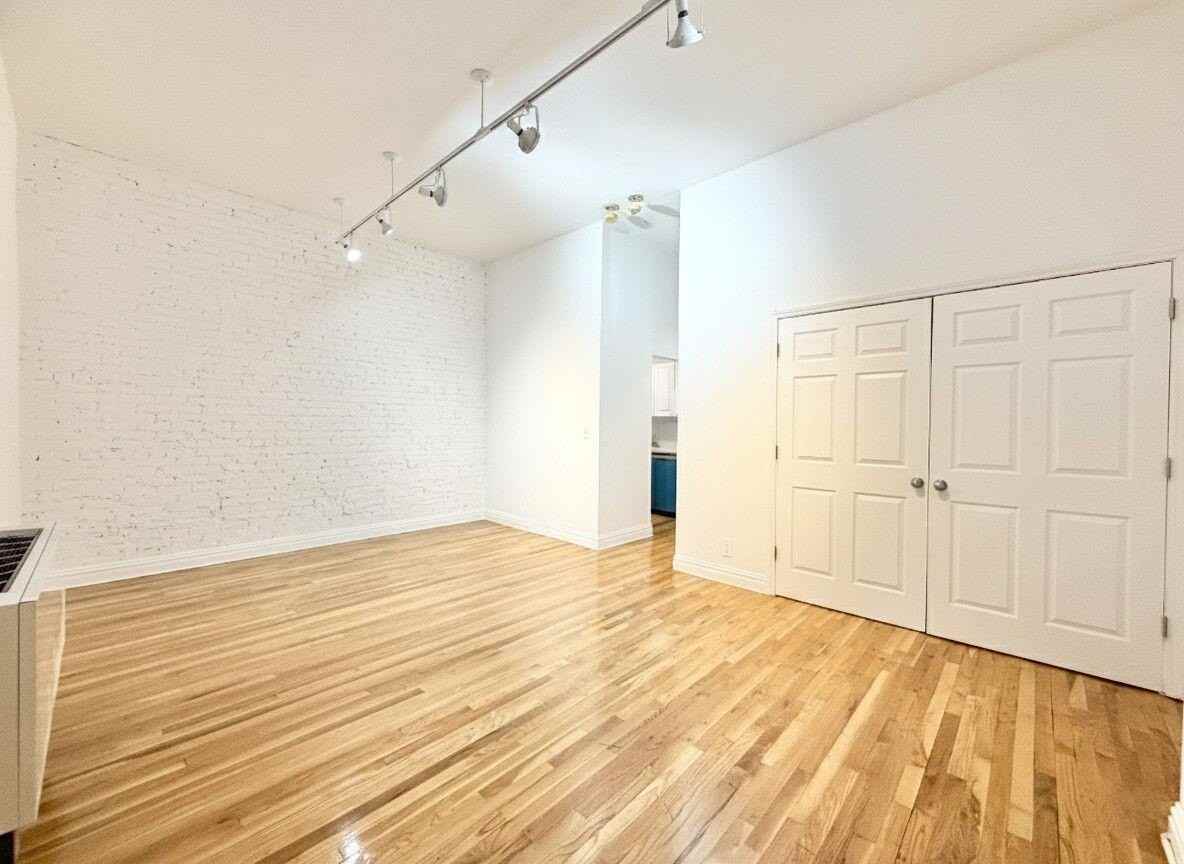 56 Court St Unit 4hh #4HH - Photo 3 of 16