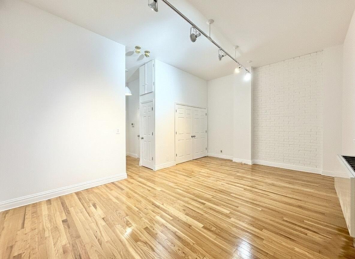 56 Court St Unit 4hh #4HH - Photo 4 of 16