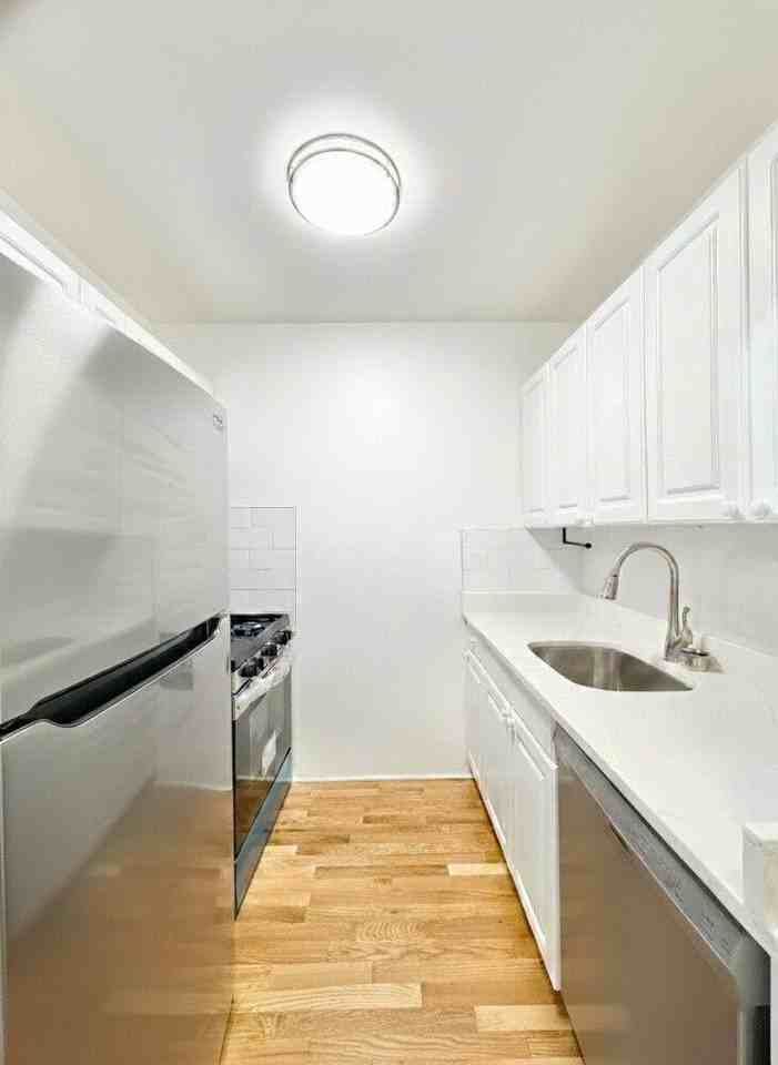 56 Court St Unit 4hh #4HH - Photo 5 of 16