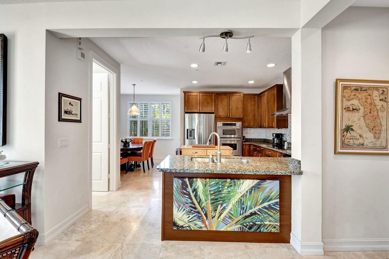 Sw 1st Ave - Photo 2 of 7