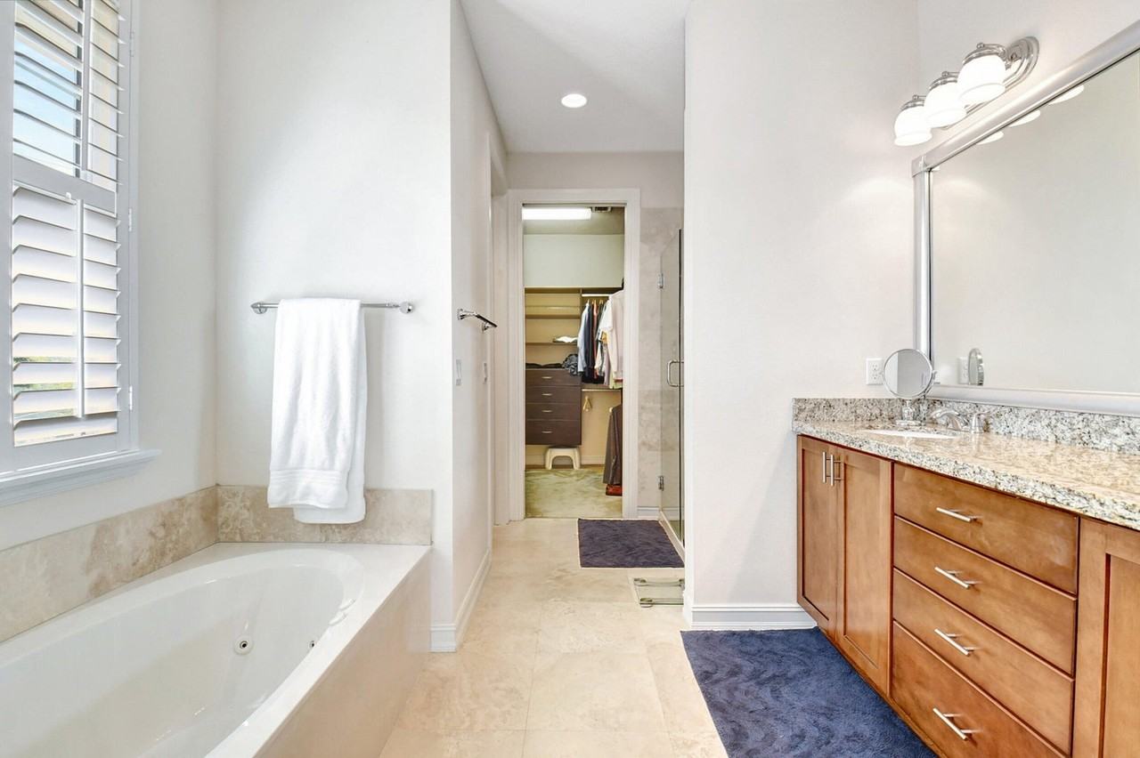 Sw 1st Ave - Photo 4 of 7