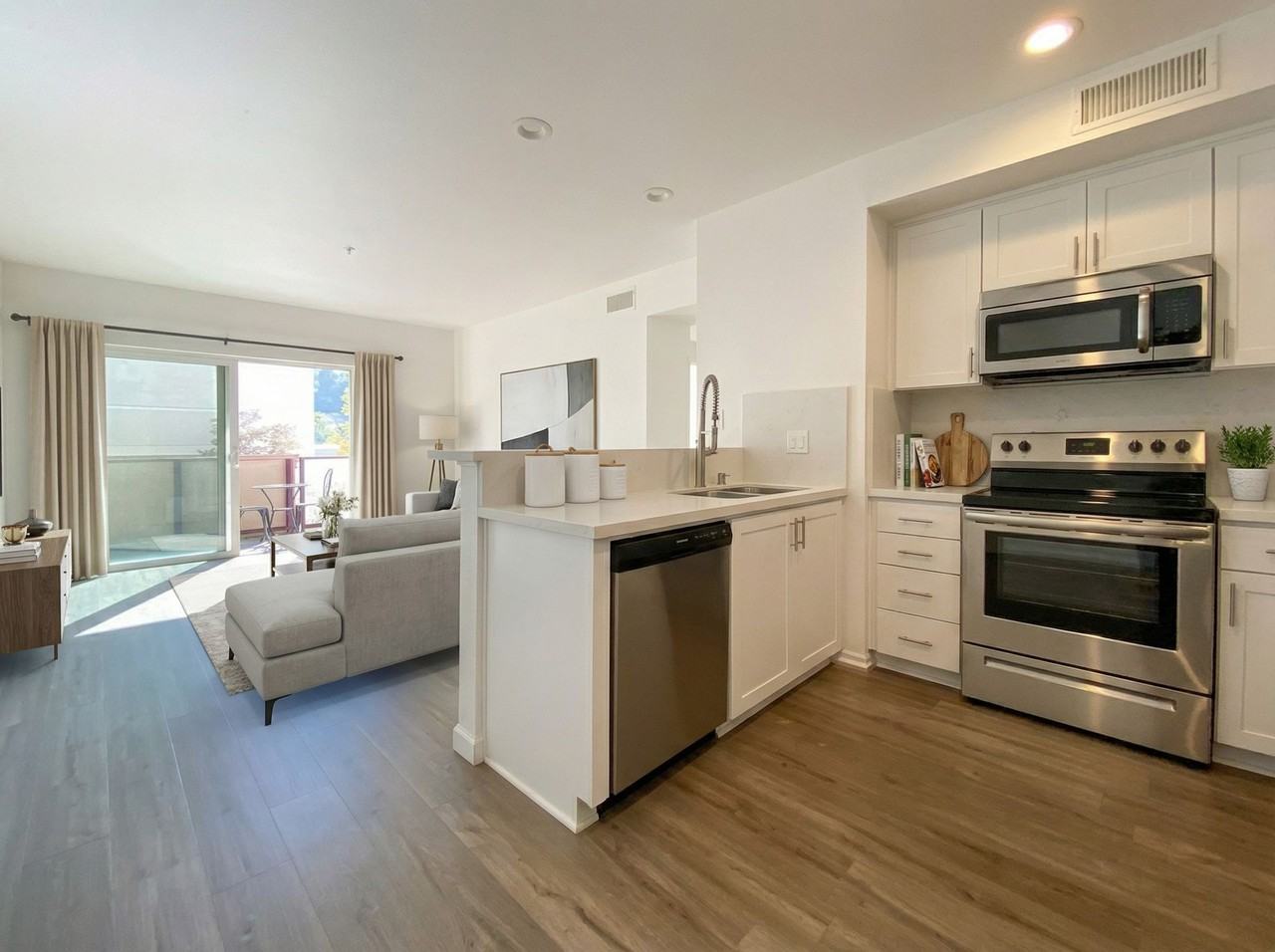 3400 Cahuenga Blvd Los Angeles, CA 90068 - Photo 3 of 20