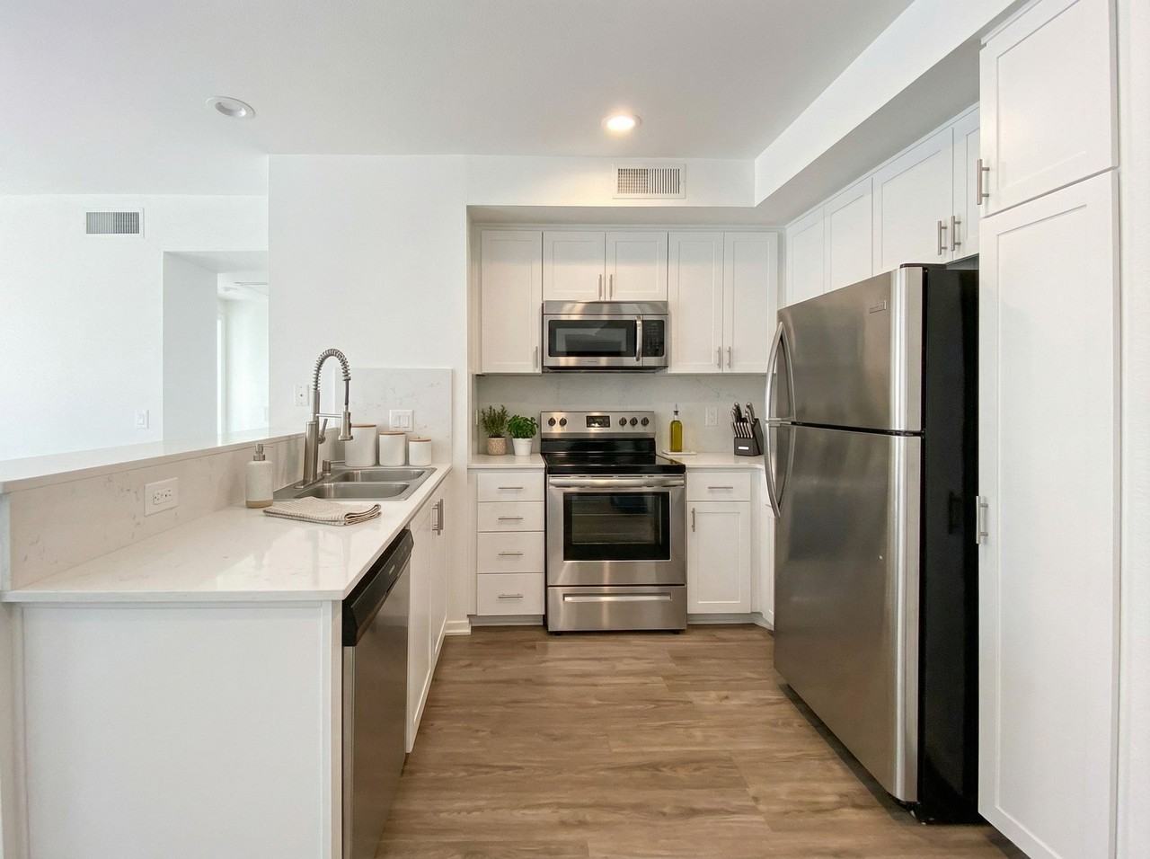 3400 Cahuenga Blvd Los Angeles, CA 90068 - Photo 4 of 20