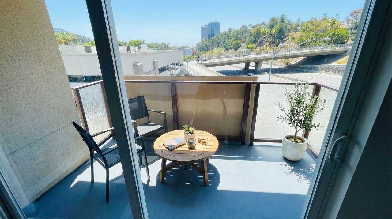 3400 Cahuenga Blvd Los Angeles, CA 90068 - Photo 7 of 41