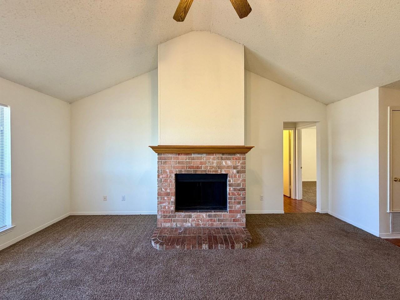 636 Park Place Dr - Photo 3 of 15