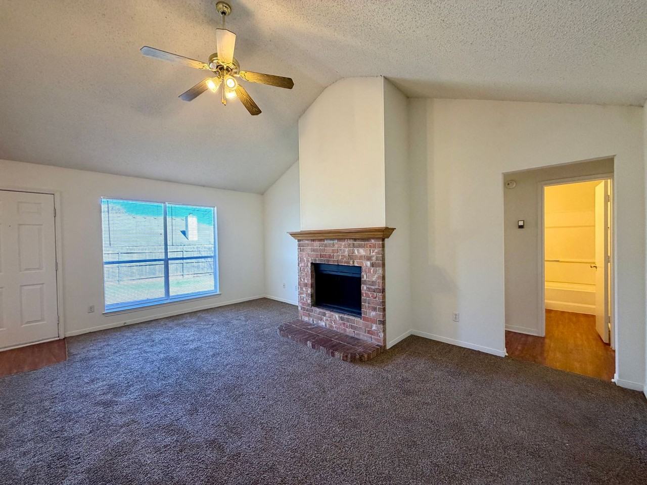 636 Park Place Dr - Photo 4 of 15