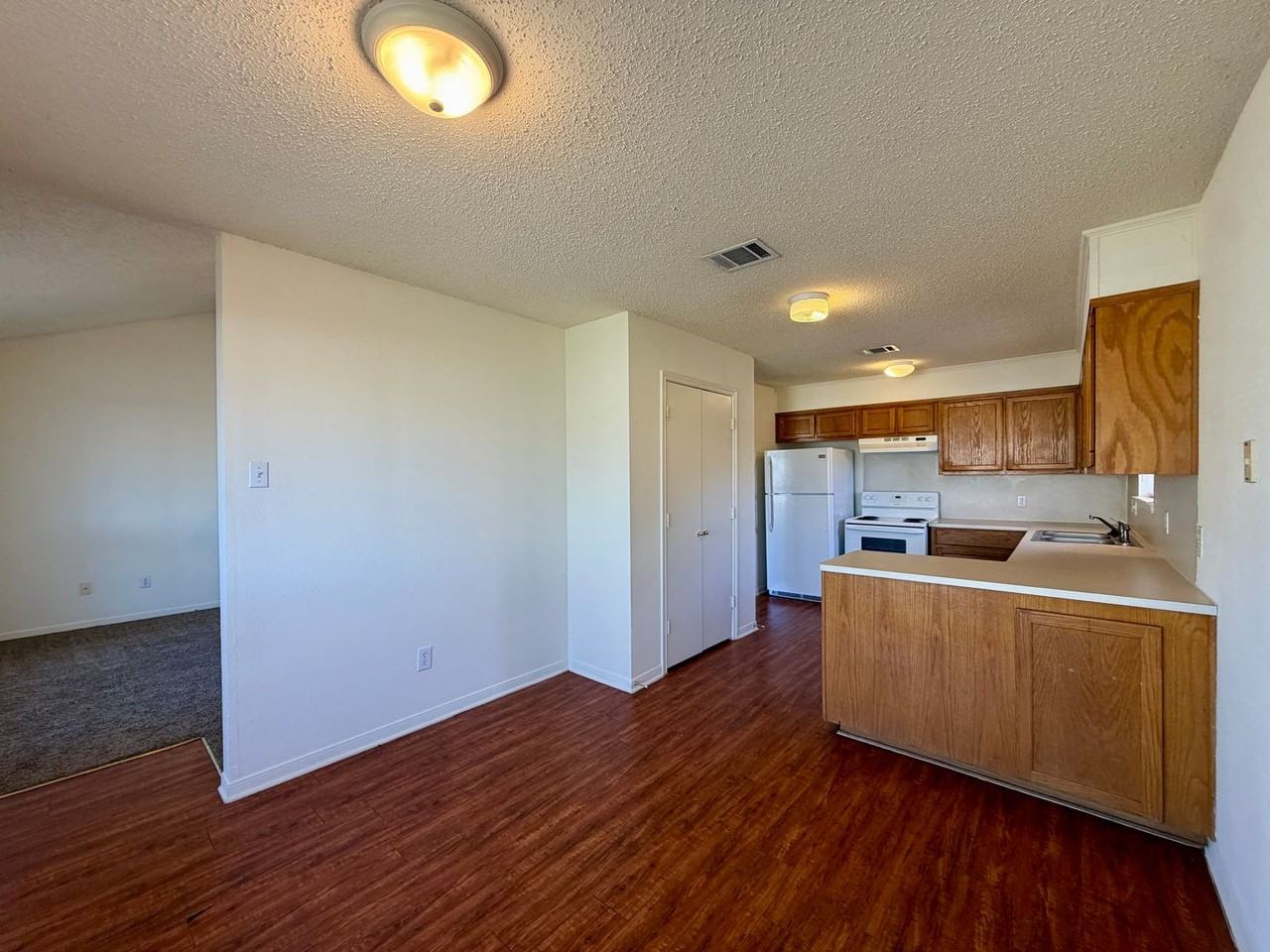 636 Park Place Dr - Photo 6 of 15