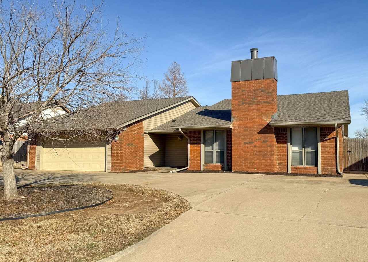 14008 Apache Dr - Photo 2 of 38