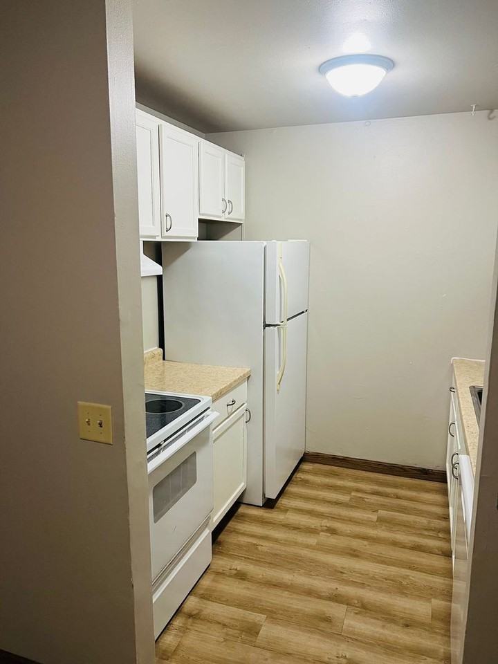 Coachlight Village 1st month free with 700+ Credit Score - Photo 2 of 37