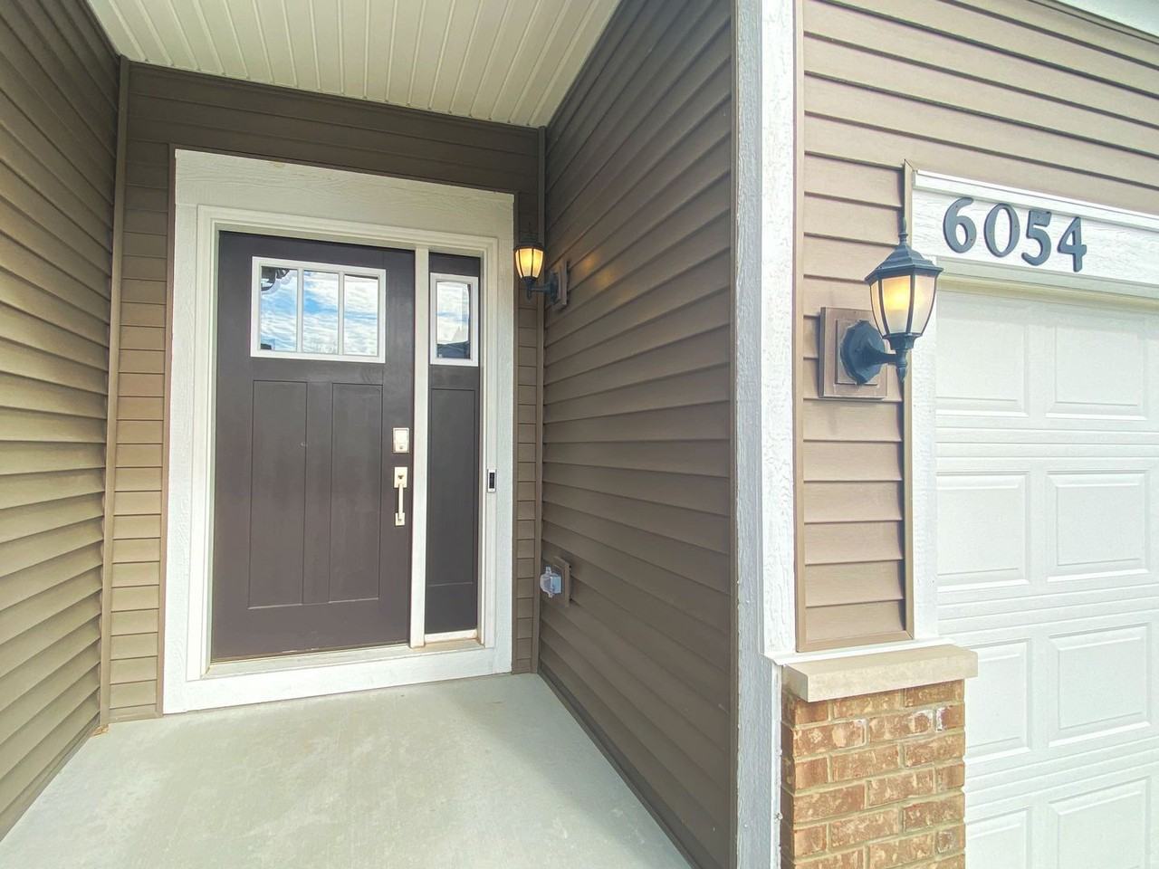 6054 E 112th Pl - Photo 2 of 31