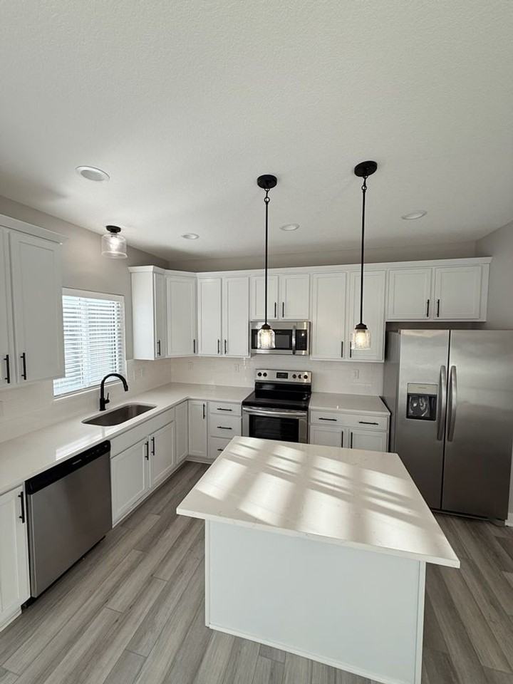 1401 Ne Savana Dr - Photo 2 of 19