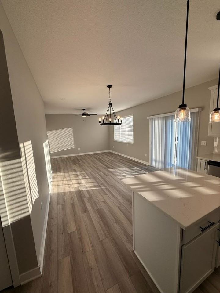 1401 Ne Savana Dr - Photo 3 of 19