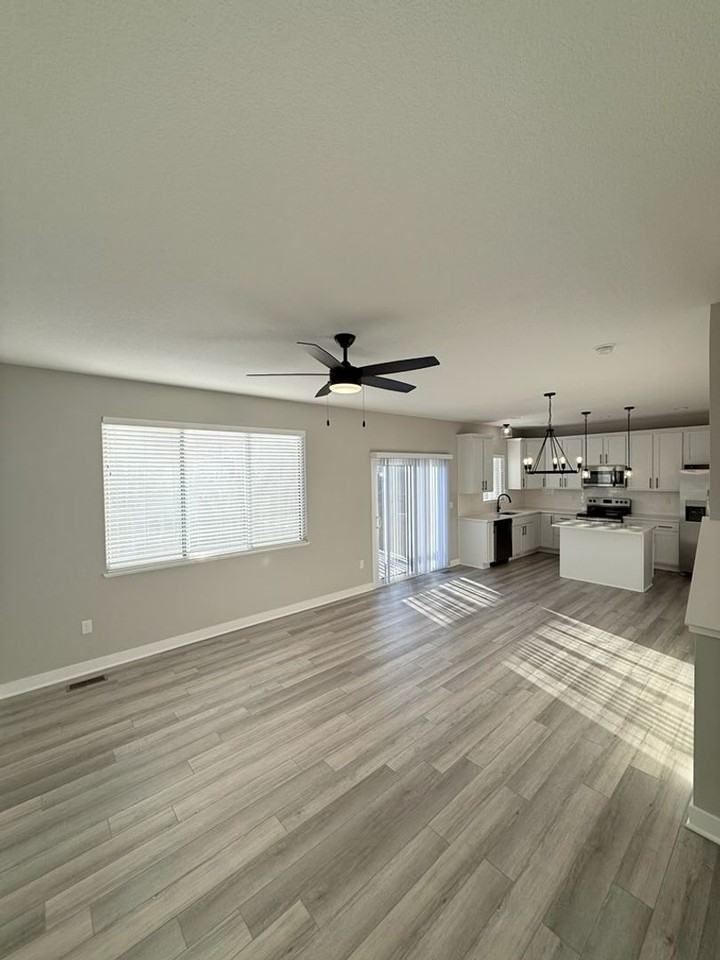 1401 Ne Savana Dr - Photo 4 of 19