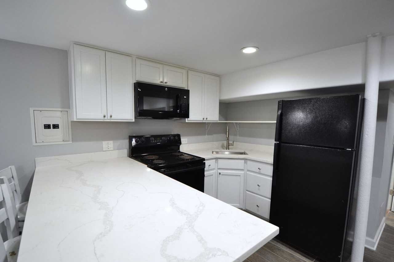 4600 LINCOLN - Photo 3 of 16