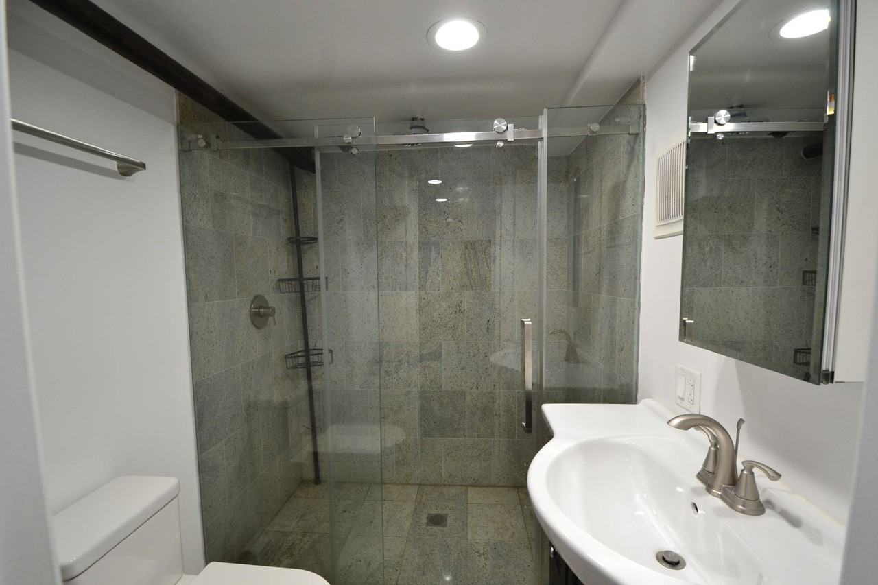 4600 LINCOLN - Photo 4 of 16