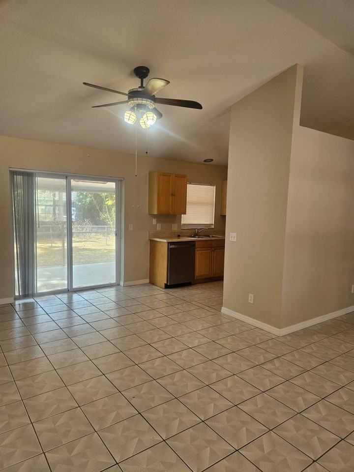 1427 Hayworth Rd - Photo 3 of 33