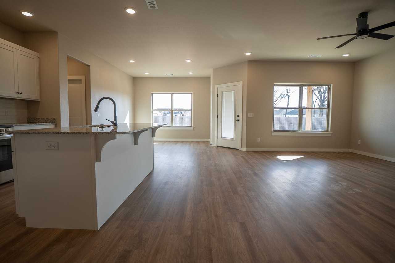 300 N Mojave St - Photo 2 of 27