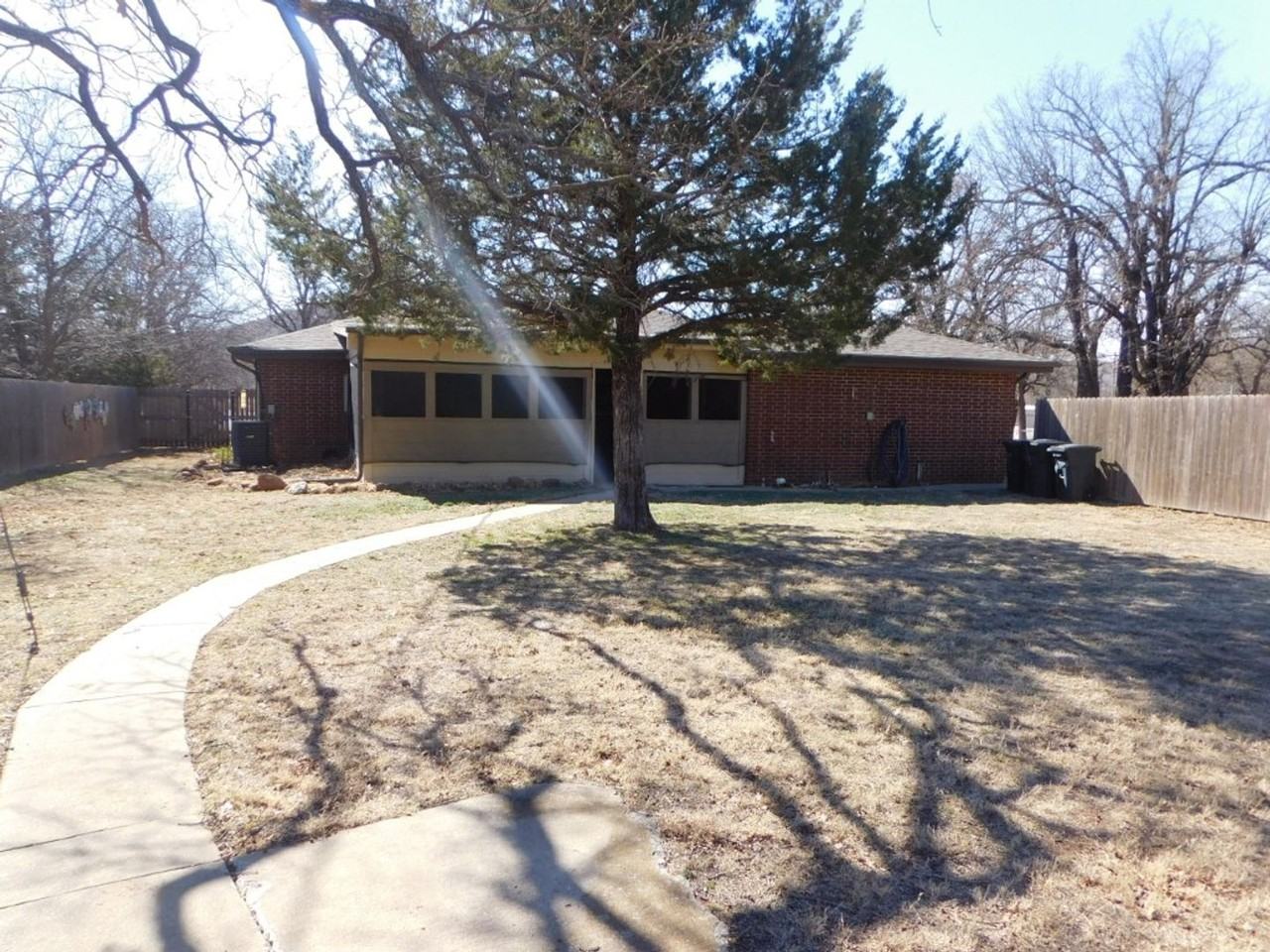 812 E Lake Rd - Photo 2 of 18