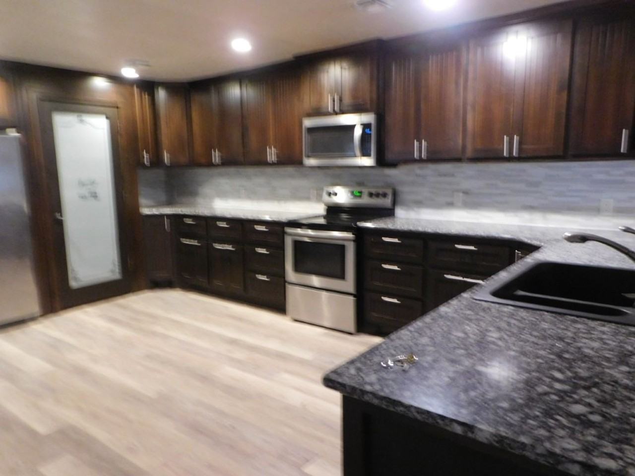 812 E Lake Rd - Photo 4 of 18