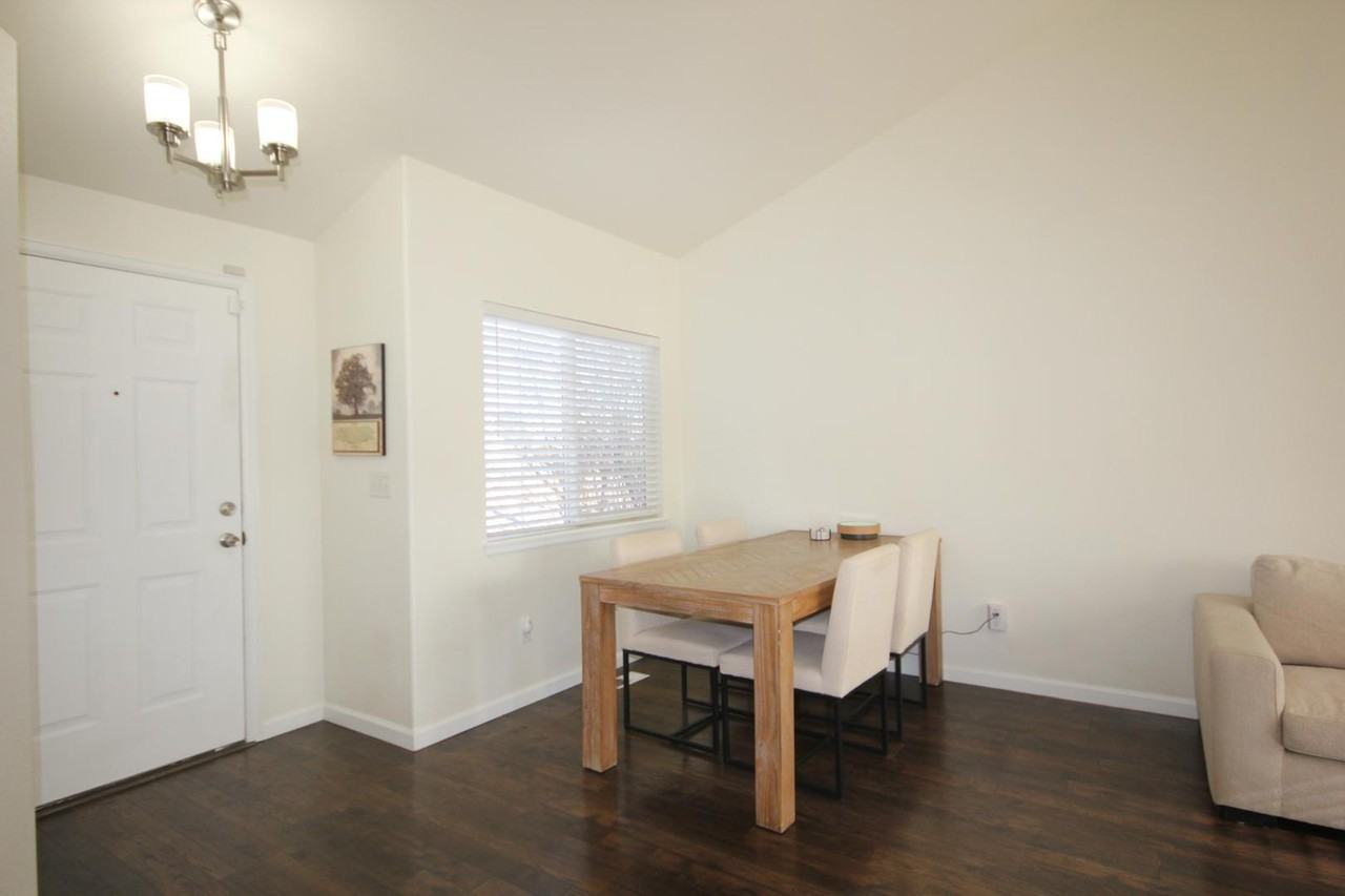 5516 Vermillion Bluffs Dr - Photo 4 of 37