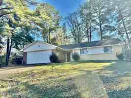 featured image of 123 Fairoaks Dr