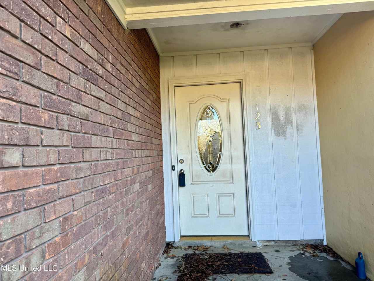 123 Fairoaks Dr - Photo 2 of 15