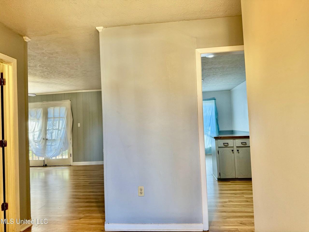 123 Fairoaks Dr - Photo 3 of 15