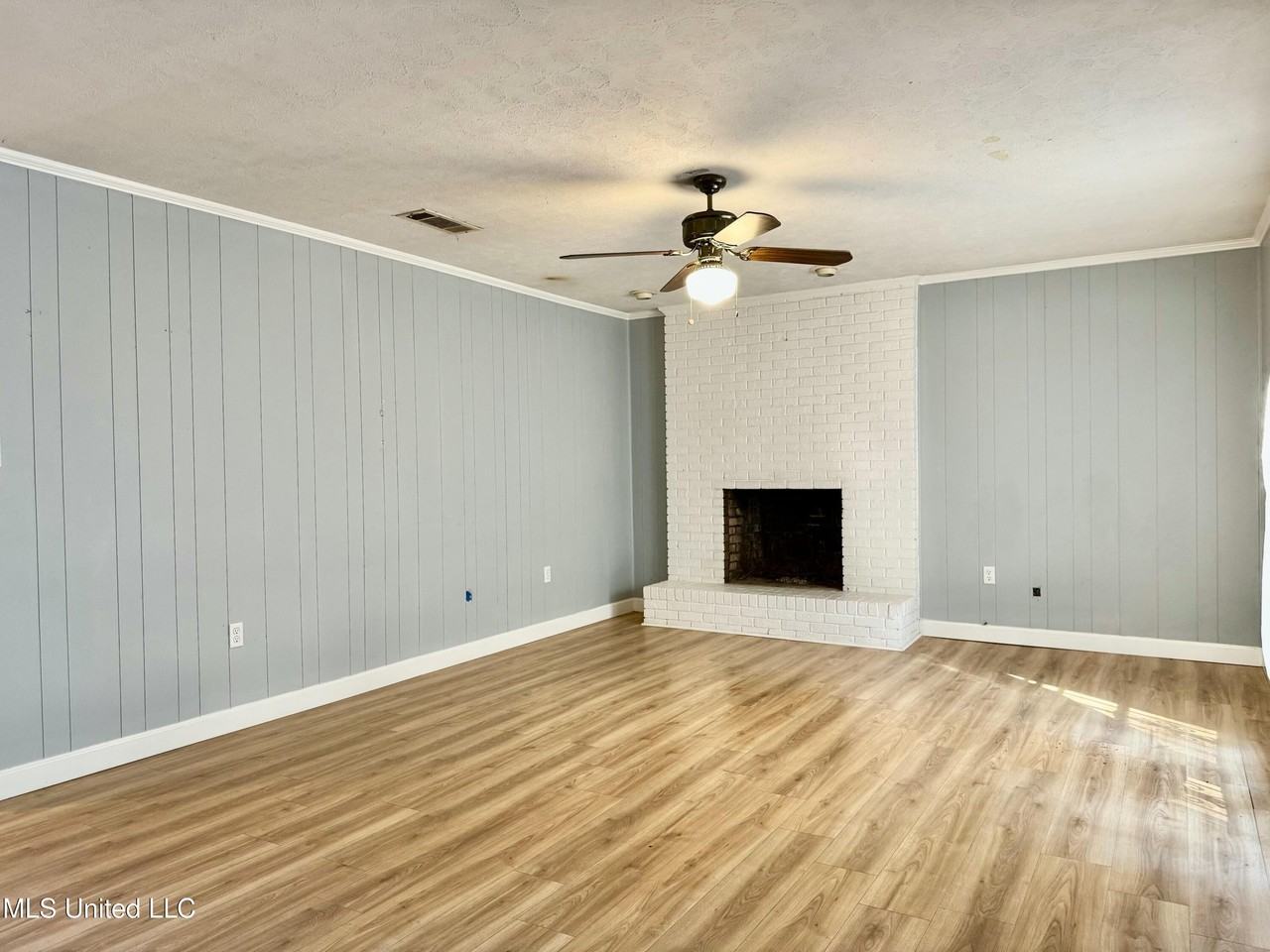 123 Fairoaks Dr - Photo 6 of 15