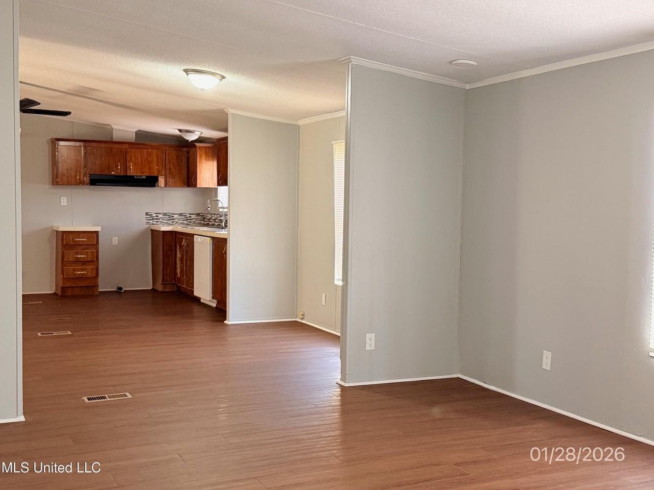 401 Pine Hill Ln - Photo 2 of 11