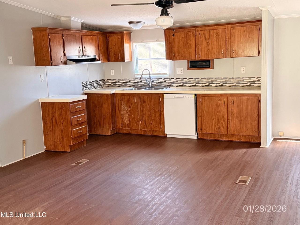 401 Pine Hill Ln - Photo 3 of 11