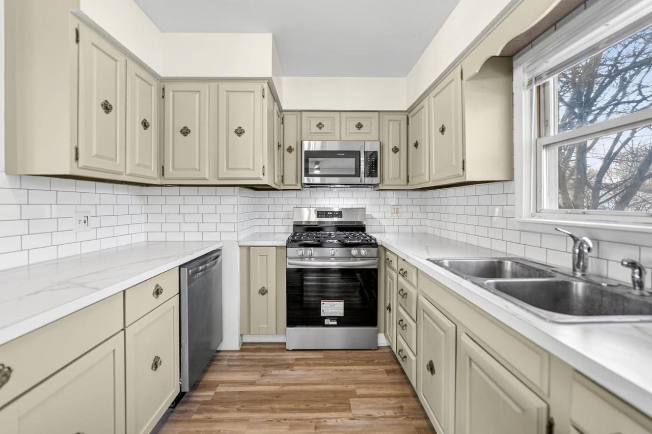 6111 Buchanan Dr - Photo 2 of 20