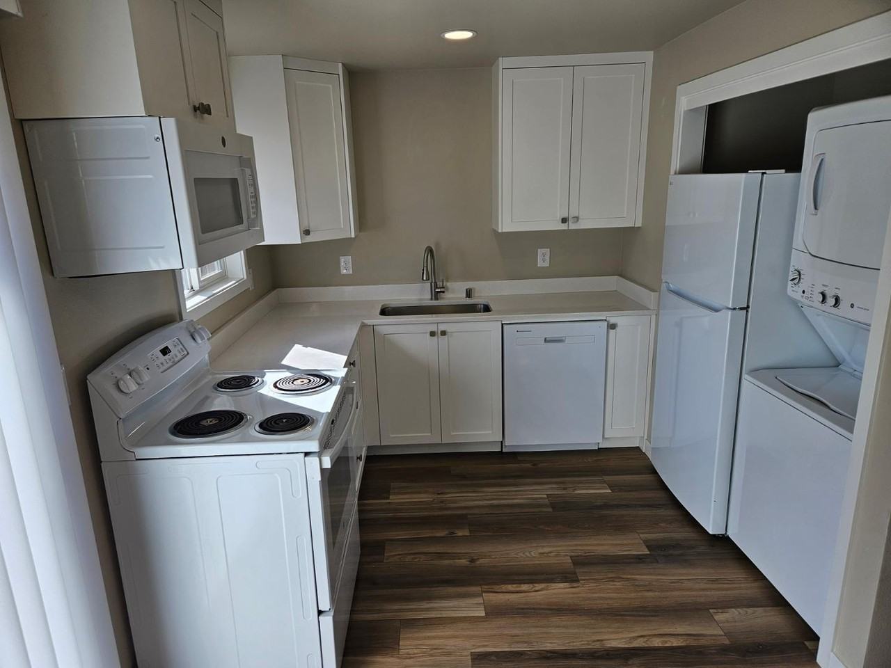 2219 Simpson Ave #B - Photo 3 of 10