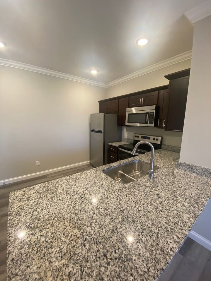 Moss View Apartments - Photo 3 of 21