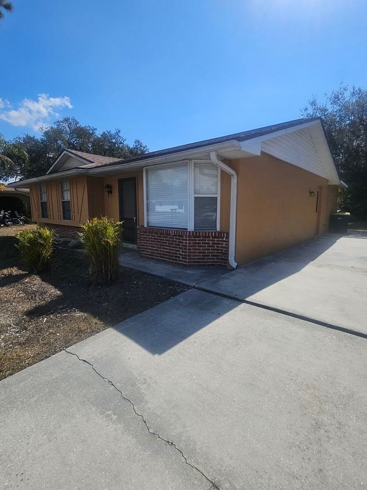 1225 Armsdale Ave - Photo 2 of 31