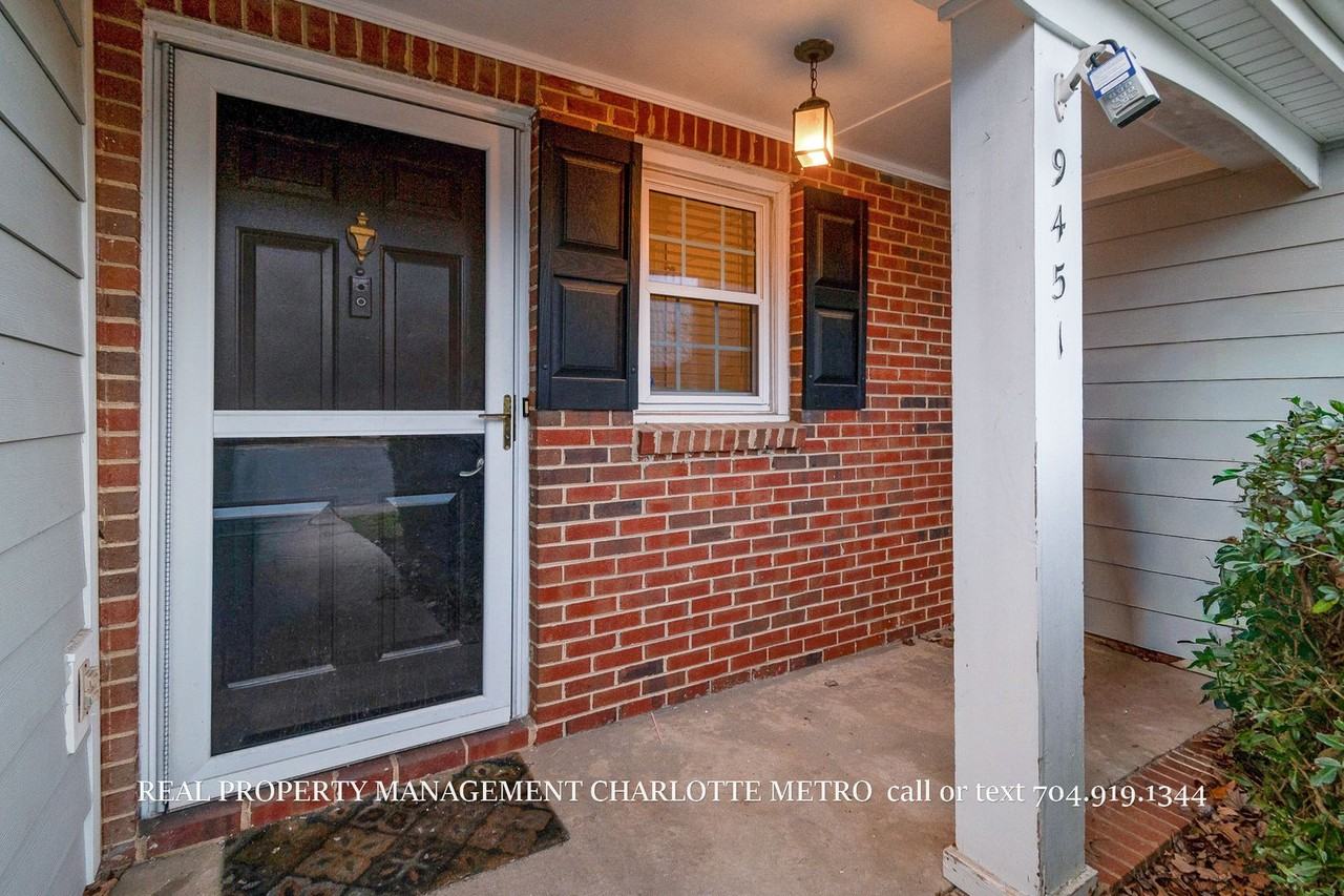 9451 Kings Falls Dr - Photo 3 of 40