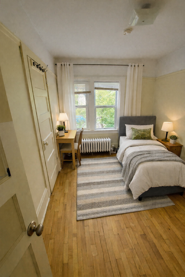 1112 E 6th St - Photo 5 of 18