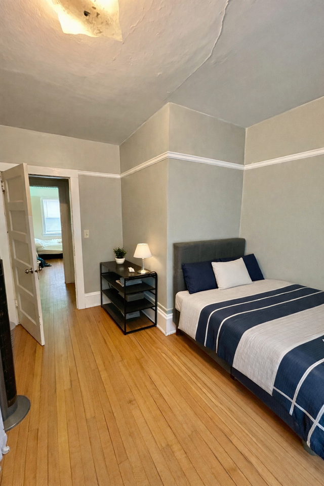 1112 E 6th St - Photo 6 of 18