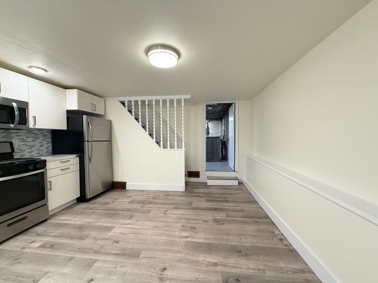 2718 Cobden St - Photo 2 of 22