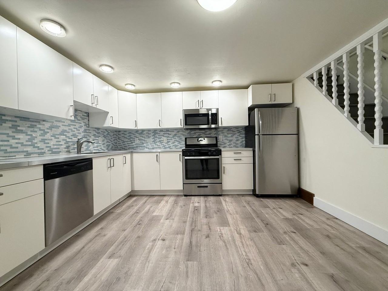 2718 Cobden St - Photo 3 of 22