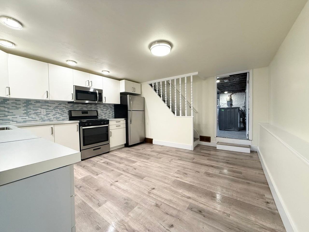 2718 Cobden St - Photo 4 of 22