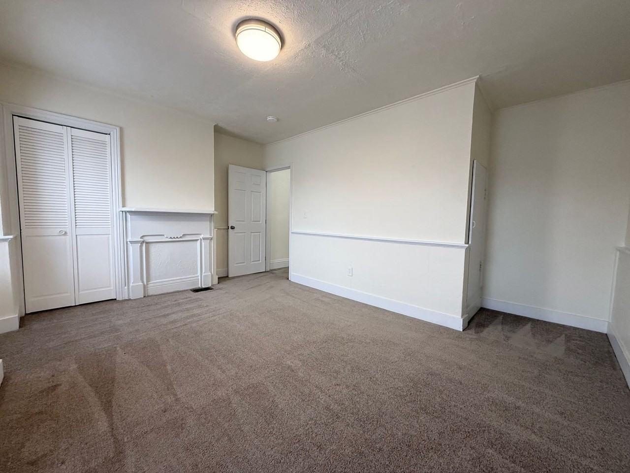 2718 Cobden St - Photo 7 of 22