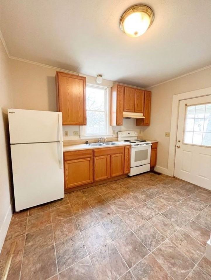 911 N 10th St - Photo 4 of 5