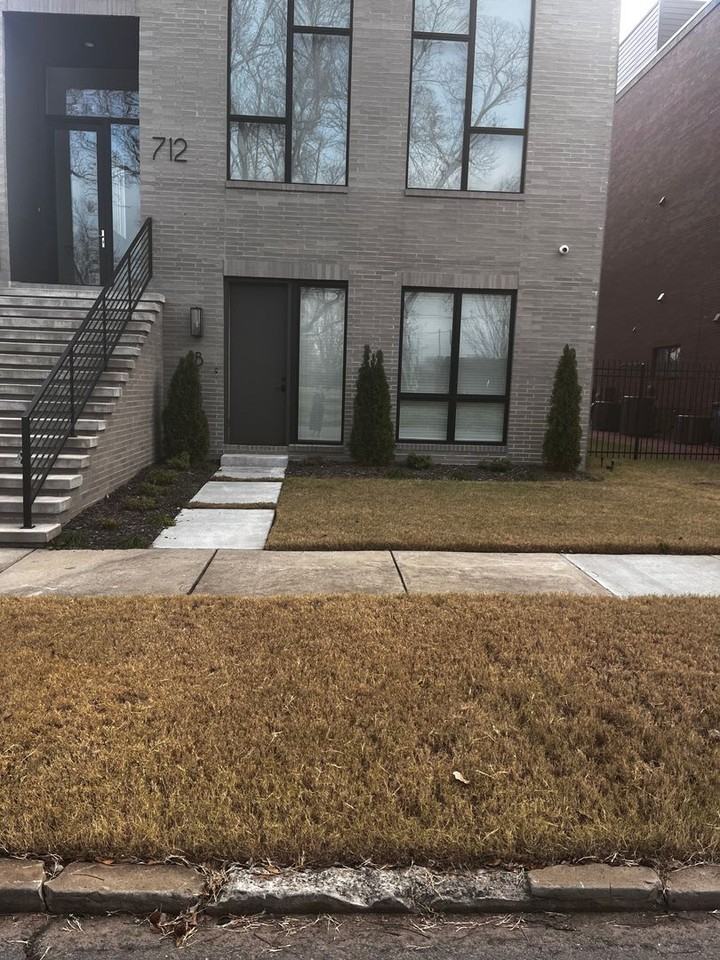 712 N Magnolia St #B