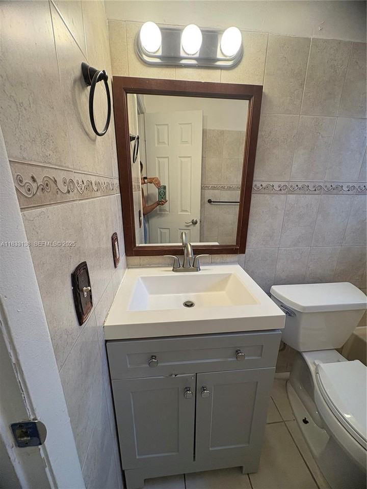 5625 West 26th Court ##201 - Photo 6 of 17