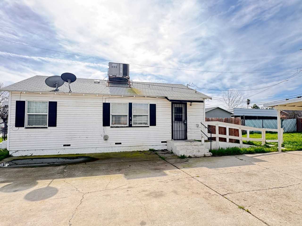 9809 Aim Ave - Photo 5 of 17