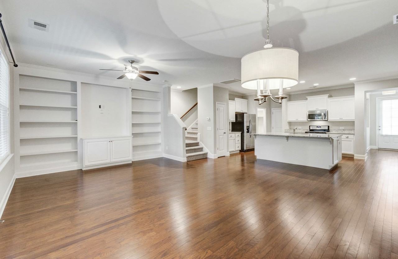 2005 Kings Gate Ln - Photo 2 of 8