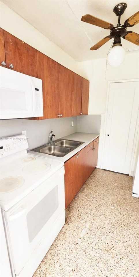 1051 Northeast 155th Street - Photo 4 of 10